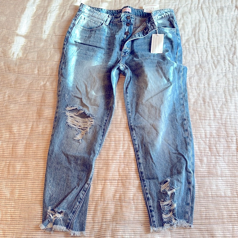 Pink Lily Distressed jeans